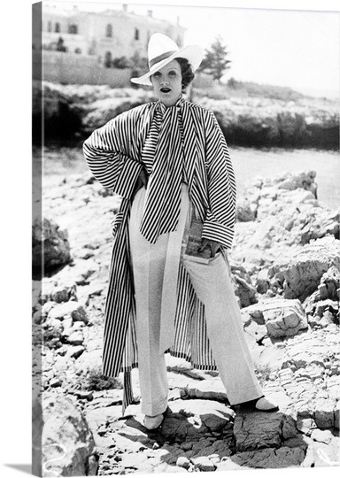 Marlene Dietrich on holiday in Cap D’Antibes. Summer 1933 — last time Jupiter in Libra opposed Uranus in Aries.
