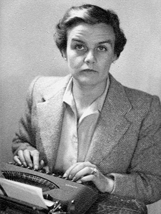 Clare Hollingsworth at her typewriter. She found her vocation on her progressed lunar return.